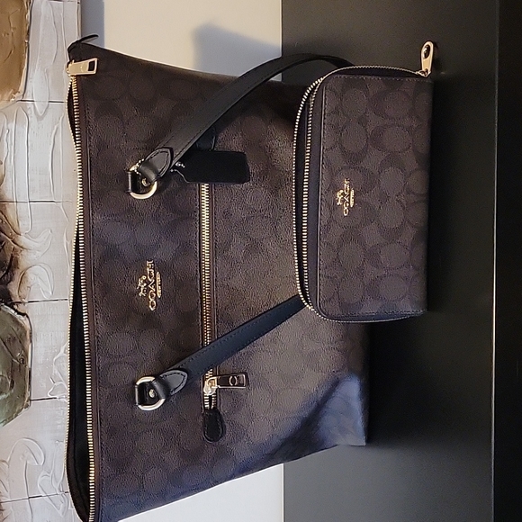 Coach shoulder bag with matching wallet - Picture 4 of 4